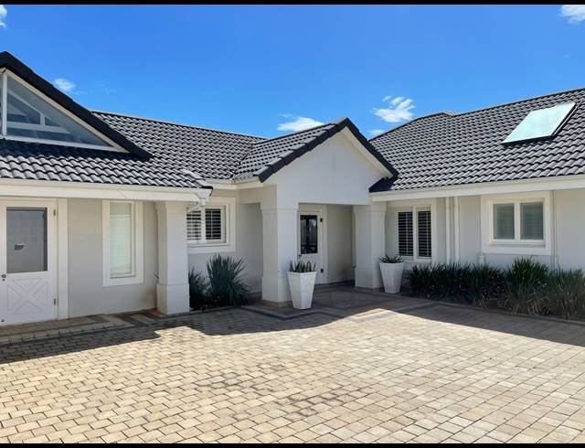 3 BEDROOM FREEHOLD FOR SALE IN UMHLANGA CENTRAL